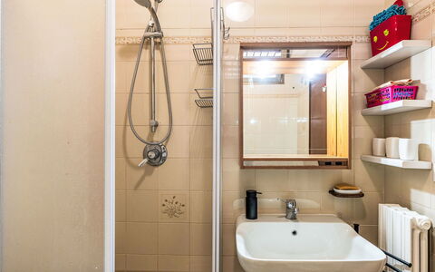 Il Nido: Bathroom, Plumbing Fixture, Wall, Flooring, Bathroom Sink, Interior Design, Floor, Sink, Tap, Mirror