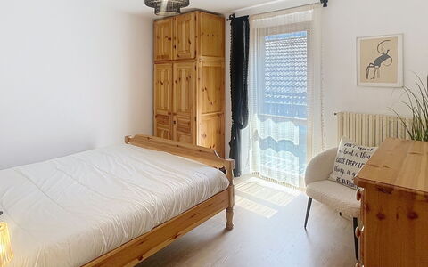 Bluhome: Furniture, Bed, Bedroom, Interior Design, Wood, Floor, Flooring, Bedding, Bed Sheet, Room