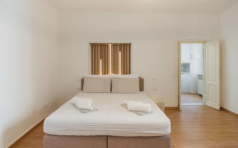 Casa Vacanze al Teatro: Interior Design, Floor, Flooring, Ceiling, Room, Bed, Bedroom, Home, Apartment, Bedding