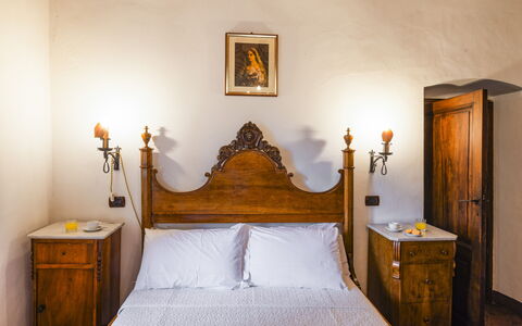 Torre di Paciano 10+2: Wall, Furniture, Bedroom, Bed, Interior Design, Bed Sheet, Bedding, Bed Frame, Lighting, Floor