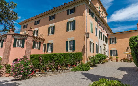 Villa Lemura 16+4: Building, Architecture, Facade, Residential Area, Home, House, Estate, Human Settlement, Mansion, Villa