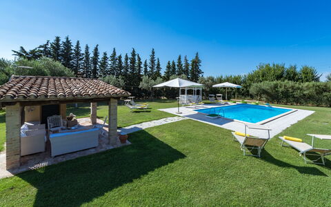 Il Podere di Fi 8: Swimming Pool, Resort, Outdoor Furniture, Garden, Lawn, Estate, Backyard, Leisure, Shade, Hacienda