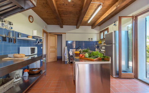Casale Verdicchio 10+2: Wood, Flooring, Kitchen, Furniture, Interior Design, Ceiling, Countertop, Home, Floor, Lighting