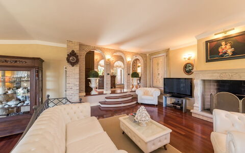 Fontespina 6: Furniture, Interior Design, Couch, Flooring, Wall, Floor, Wood, Living Room, Ceiling, Home