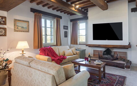 La Villetta di Dante 6: Furniture, Interior Design, Wall, Couch, Wood, Room, Living Room, Home, Flooring, Floor