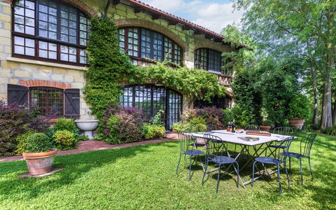 Il Roseto 10: Shrub, Garden, Estate, Yard, Shade, Lawn, Landscaping, Hacienda, Farmhouse, Villa