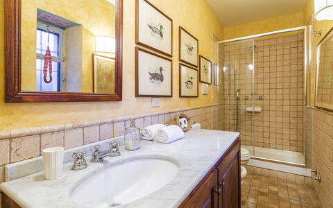 Il Roseto 10: Plumbing Fixture, Flooring, Bathroom, Interior Design, Bathroom Sink, Floor, Tap, Plumbing, Sink, Ceiling