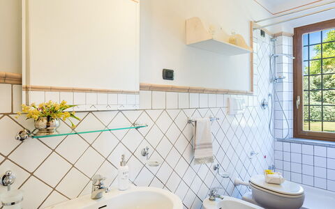 Poggio Medei 10: Interior Design, Flooring, Plumbing Fixture, Floor, Tap, Plumbing, Ceiling, Tile, Sink, Bathroom