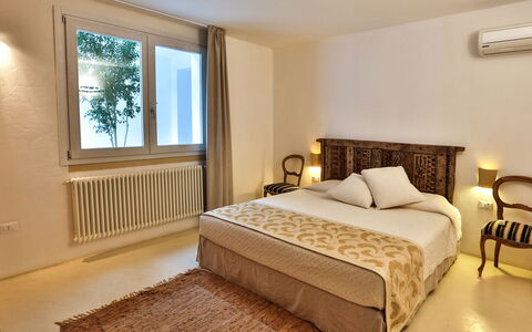 Villa Pajare Francesi 8+2: Bed, Furniture, Bedroom, Interior Design, Bedding, Wall, Bed Sheet, Wood, Floor, Flooring