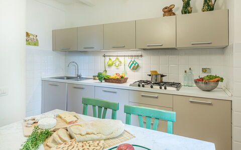 Casa Ciculino 8: Kitchen, Kitchen Appliance, Major Appliance, Countertop, Interior Design, Cabinetry, Furniture, Kitchen Sink, Flooring, Home