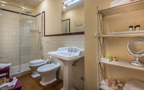 Le Querce dei Medici 12+2: Flooring, Toilet Seat, Interior Design, Plumbing Fixture, Floor, Bathroom, Toilet, Bathroom Sink, Sink, Plumbing