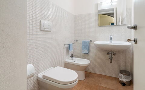 Cascina la Valle 10+2: Toilet Seat, Bathroom, Flooring, Plumbing Fixture, Toilet, Wall, Floor, Interior Design, Bathroom Sink, Sink