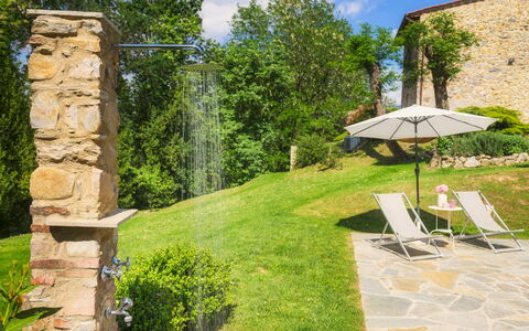 Ai Due Cuori 4: Shrub, Garden, Outdoor Furniture, Landscaping, Shade, Swimming Pool, Backyard, Yard, Lawn, Flagstone