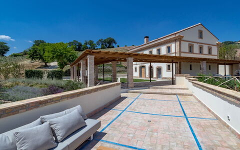 Dimora Montefiore 11: Estate, Villa, Hacienda, Balcony, Mansion, Farmhouse, Courtyard