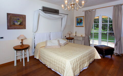 Virginia 8: Furniture, Interior Design, Bed, Bedroom, Wood, Floor, Flooring, Room, Textile, Lighting