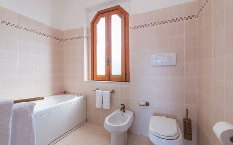 Ripari di Giobbe 6+2: Flooring, Plumbing Fixture, Bathroom, Floor, Interior Design, Tap, Sink, Plumbing, Bathroom Sink, Toilet