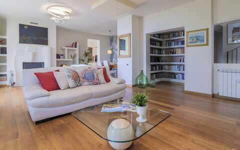 Il Ciliegio sul Lago 6: Furniture, Interior Design, Flooring, Floor, Couch, Wall, Room, Wood, Living Room, Ceiling
