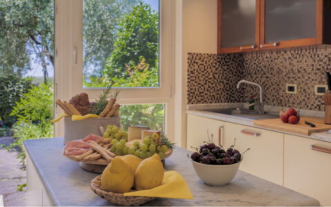 Il Ciliegio sul Lago 6: Kitchen, Countertop, Furniture, Interior Design, Tableware, Kitchen Appliance, Home, Flooring, Tap, Food