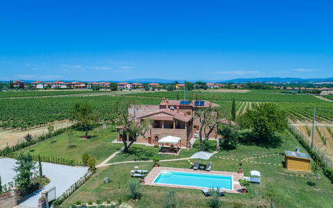 Il Grillo 10: Residential Area, House, Home, Land Lot, Estate, Human Settlement, Rural Area, Landscaping, Swimming Pool, Plantation