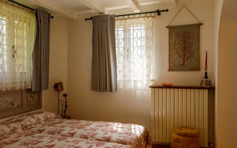 Villa Agave 8: Furniture, Wall, Interior Design, Bedroom, Bed, Wood, Bed Sheet, Textile, Bedding, Linens