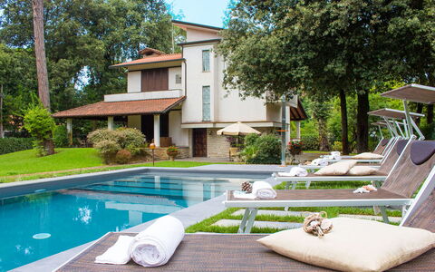 Villa la Meridiana 8+1: Swimming Pool, Residential Area, House, Home, Resort, Architecture, Estate, Roof, Garden, Cottage