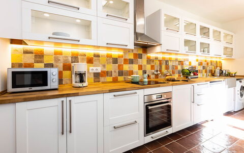 Torre Angelina 10+2: Kitchen, Kitchen Appliance, Countertop, Major Appliance, Interior Design, Cabinetry, Flooring, Home Appliance, Tile, Stove