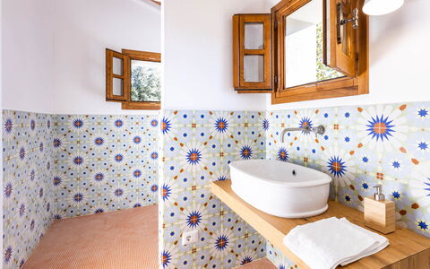 Torre Angelina 10+2: Flooring, Floor, Tile, Design, Wood Stain, Plumbing Fixture, Bathroom, Plumbing, Mosaic