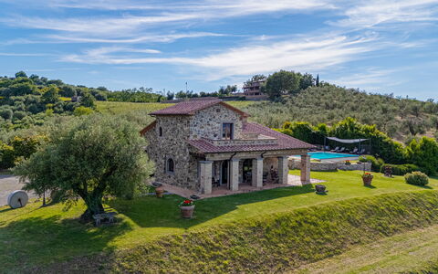 Le Macine 6: Landscape, House, Land Lot, Grassland, Rural Area, Cottage, Farmhouse, Estate, Meadow