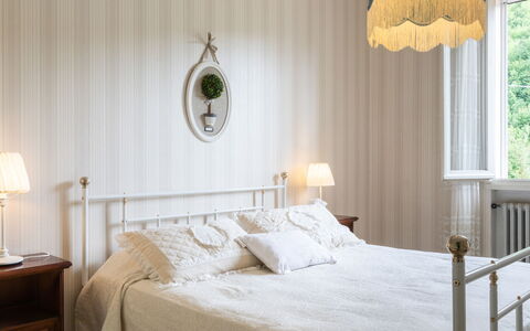 La Villa Dina 10: Interior Design, Bedroom, Bed, Bedding, Furniture, Bed Sheet, Wood, Linens, Textile, Flooring