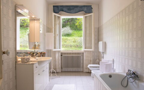 La Villa Dina 10: Interior Design, Plumbing Fixture, Wall, Flooring, Bathroom Sink, Sink, Floor, Bathroom, Tap, Plumbing
