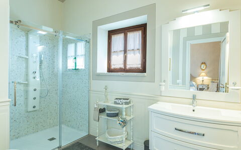 La Capannina 2+2: Bathroom, Plumbing Fixture, Interior Design, Sink, Bathroom Sink, Mirror, Bathroom Cabinet, Flooring, Tap, Light Fixture