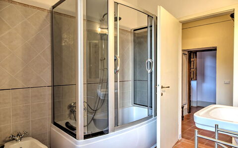 La Martinella 12: Plumbing Fixture, Bathroom, Flooring, Interior Design, Floor, Room, Plumbing, Bathtub, Tap, Sink
