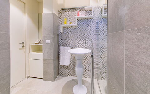 La Perla tra Gli Ulivi 12: Wall, Flooring, Interior Design, Floor, Plumbing Fixture, Tile, Bathroom, Toilet, Composite Material, Plumbing