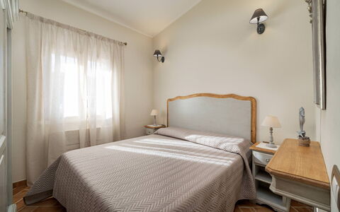 Villa Gea 8: Bed, Furniture, Bedroom, Wall, Bed Sheet, Interior Design, Bedding, Linens, Room, Ceiling