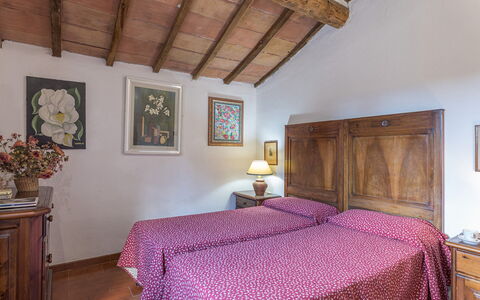Podere San Ansano 14+2: Furniture, Flooring, Flowerpot, Bedroom, Bed Frame, Room, Bed, Houseplant, Bedding, Linens