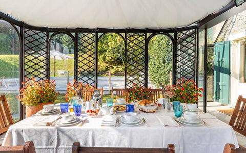 Villa la Dolce 8: Furniture, Table, Chair, Interior Design, Kitchen & Dining Room Table, Dining Room, Tablecloth, Restaurant, Room, Outdoor Table