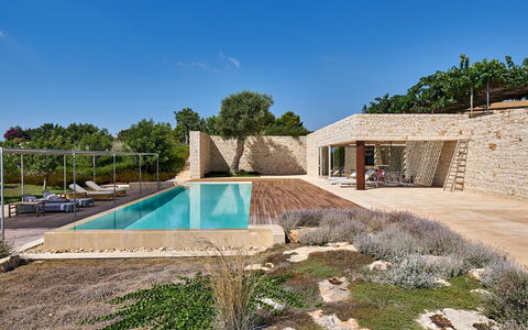 Villa Majoli 9: Estate, Design, Landscaping, Villa, Backyard, Swimming Pool, Outdoor Furniture