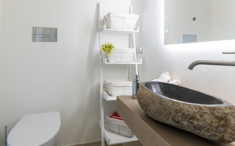 Villa Gialonia 8+2: Bathroom, Plumbing Fixture, Interior Design, Flooring, Mirror, Tap, Floor, Plumbing, Sink, Lighting