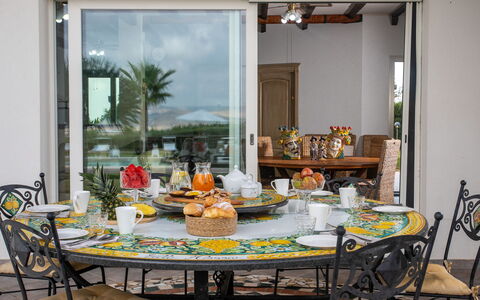 Villa Alessia 6: Furniture, Tableware, Table, Chair, Kitchen & Dining Room Table, Serveware, Dining Room, Interior Design, Dishware, Restaurant