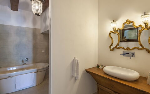 Casa Melograno 11+2: Bathroom, Plumbing Fixture, Interior Design, Bathtub, Flooring, Tap, Bathroom Sink, Sink, Floor, Plumbing