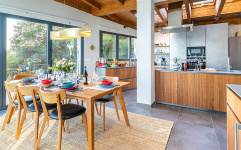 Villa nel Blu 8: Furniture, Wood, Interior Design, Kitchen & Dining Room Table, Chair, Kitchen, Flooring, Dining Room, Table, Countertop