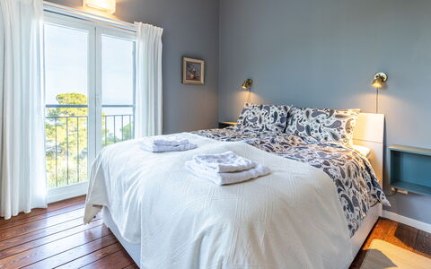 Villa nel Blu 8: Bed, Bedroom, Bedding, Bed Sheet, Interior Design, Furniture, Linens, Floor, Flooring, Bed Frame