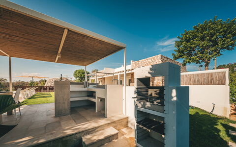 Villa la Pupazza 8: Urban Design, Composite Material, Shade, Landscaping, Daylighting, Balcony, Backyard