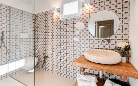 Masseria Profilo 8: Interior Design, Bathroom, Flooring, Wall, Plumbing Fixture, Floor, Bathroom Sink, Tile, Plumbing, Tap