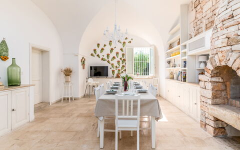 Masseria Profilo 8: Furniture, Interior Design, Flooring, Table, Chair, Ceiling, Lighting, Floor, Kitchen & Dining Room Table, Dining Room