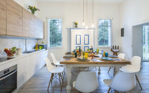Villa Rustica 8: Furniture, Interior Design, Chair, Flooring, Table, Dining Room, Wood, Kitchen & Dining Room Table, Room, Ceiling