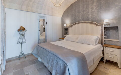 Pigreco 6+2: Furniture, Bedroom, Bed, Interior Design, Bedding, Bed Sheet, Floor, Linens, Lighting, Flooring