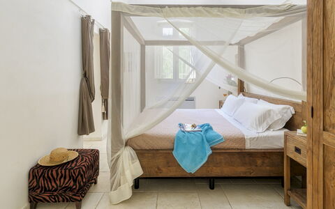 Villa la Dolce Vita 6: Furniture, Interior Design, Bed, Bedroom, Floor, Wood, Flooring, Room, Textile, Lighting