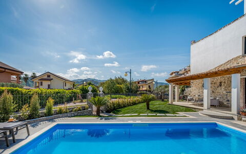 Villa Gallus 6: Swimming Pool, Eco Hotel, Estate, Resort, Villa, Farmhouse, Hacienda, Resort Town