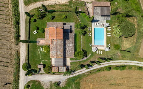Le Colombelline 12: House, Home, Residential Area, Estate, Cottage, Swimming Pool, Land Lot, Roof, Farmhouse, Plain